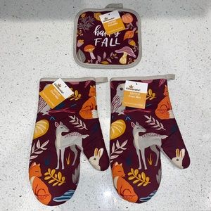 Fall Themed Pot Holder and Oven Mitts